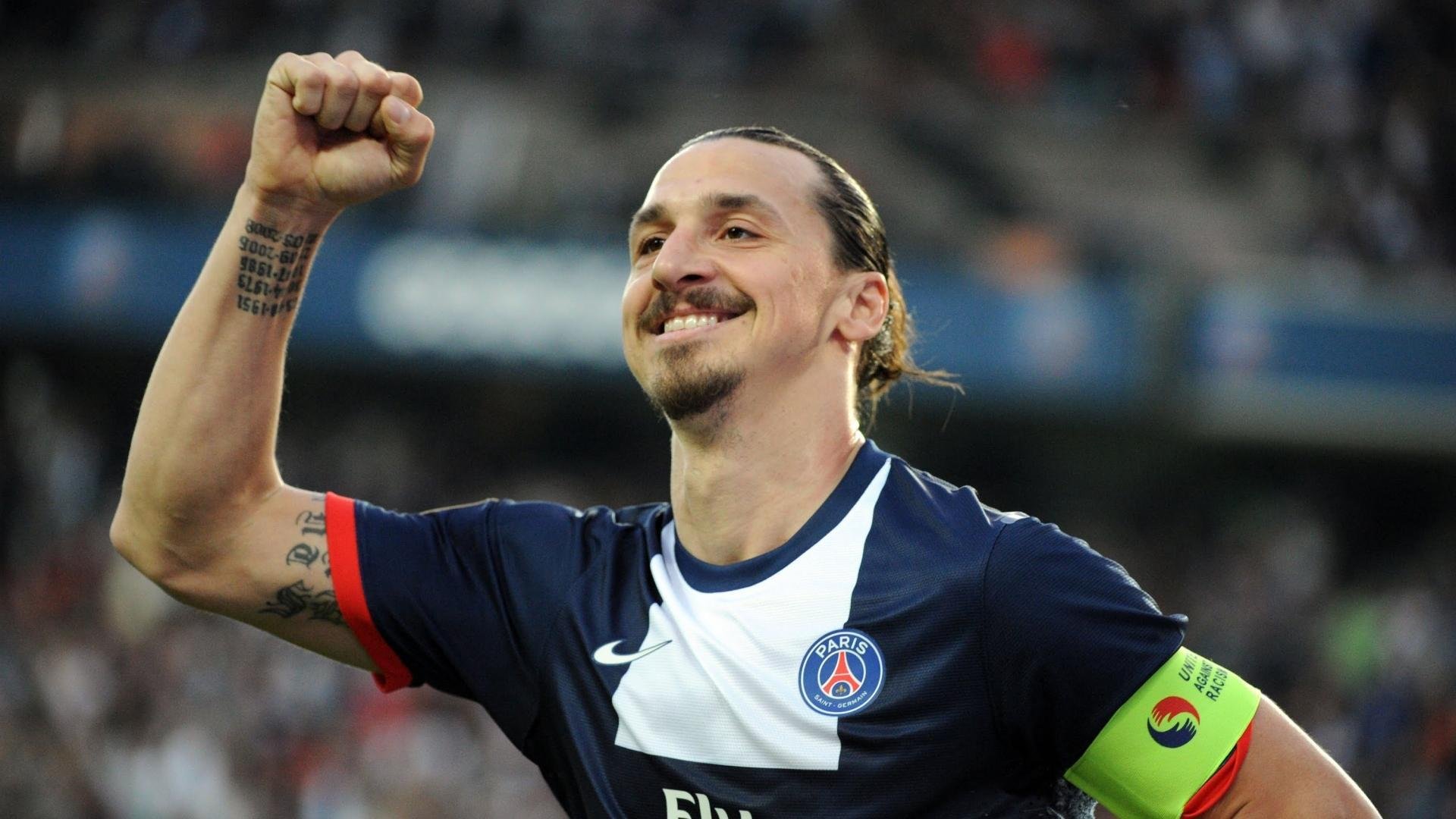 开云体育开云-_极地极限跑：在白雪皑皑中奔跑_，极地雪地车